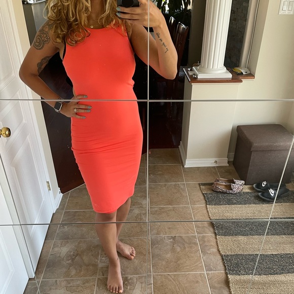 bebe Dresses & Skirts - Open back dress 🧡